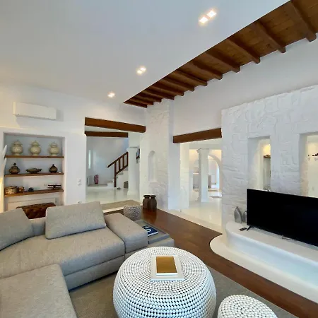 Alessandra With Massive Pool By Diles 别墅