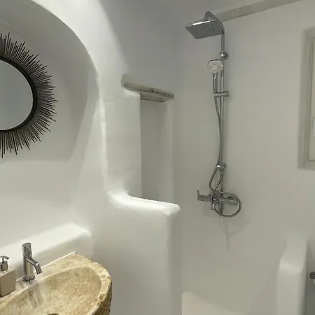 Alessandra With Massive Pool By Diles Willa Mykonos Town