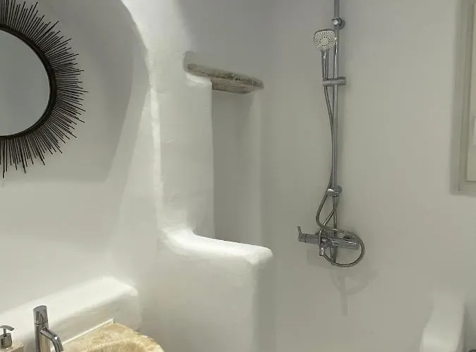 Alessandra With Massive Pool By Diles Willa Mykonos Town